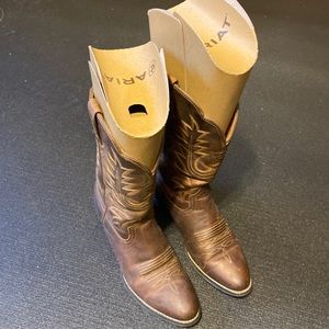 Ariat Heritage R toe distressed brown womens cowboy boots size 6B